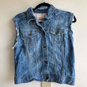 🌟 3/$12 Lilu distressed jean vest Sz L